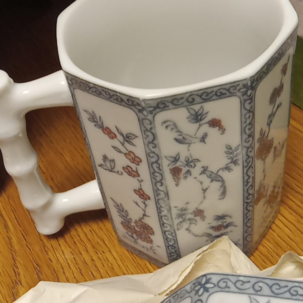 Takahashi (?) Mug Set of 2 NWOT - Picture 4 of 5